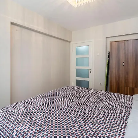 דירה Downtown 2 Bdrm