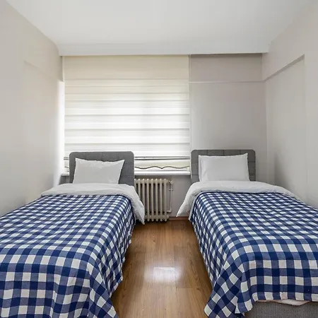דירה Downtown 2 Bdrm *