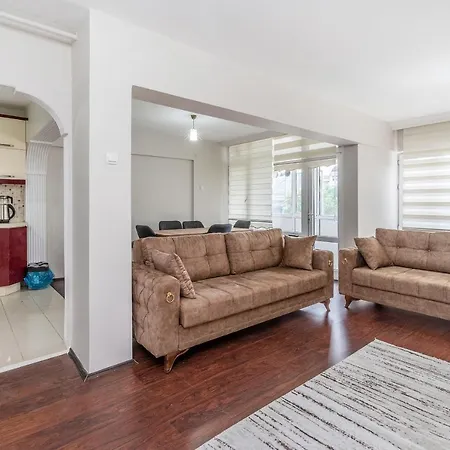 Downtown 2 Bdrm דירה *