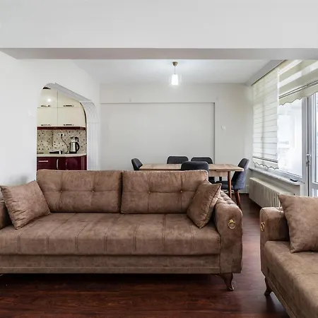 Downtown 2 Bdrm דירה *