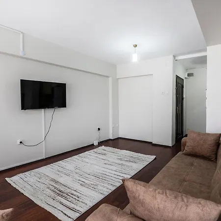 דירה Downtown 2 Bdrm *