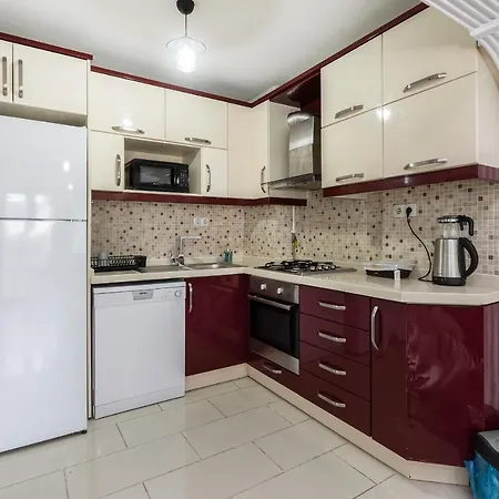 Downtown 2 Bdrm דירה *