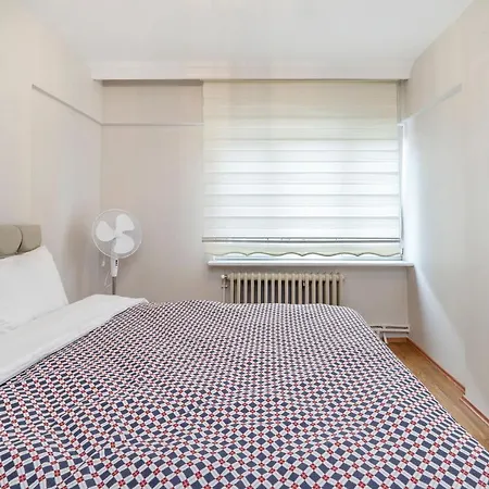 Downtown 2 Bdrm * בורסה
