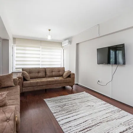 Downtown 2 Bdrm דירה *