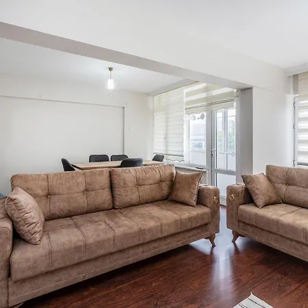 Downtown 2 Bdrm * בורסה