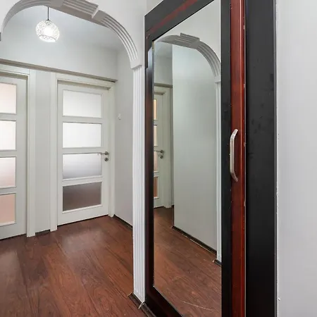 Downtown 2 Bdrm * בורסה
