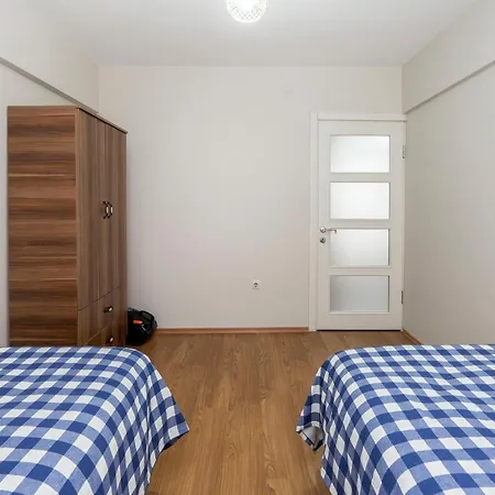 Downtown 2 Bdrm דירה