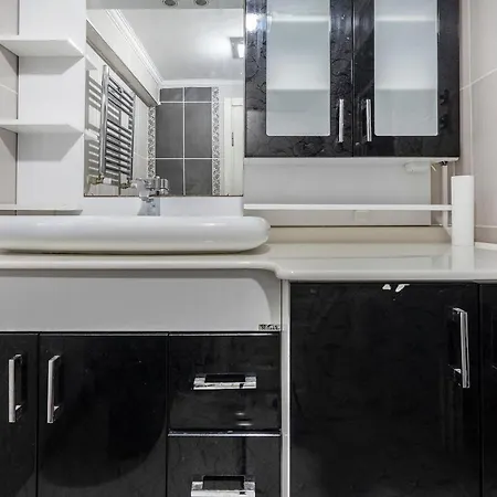 Downtown 2 Bdrm דירה בורסה